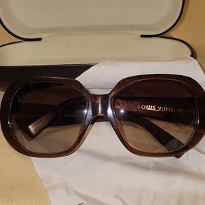 Authentuc Louis Vuitton sunglasses (1)